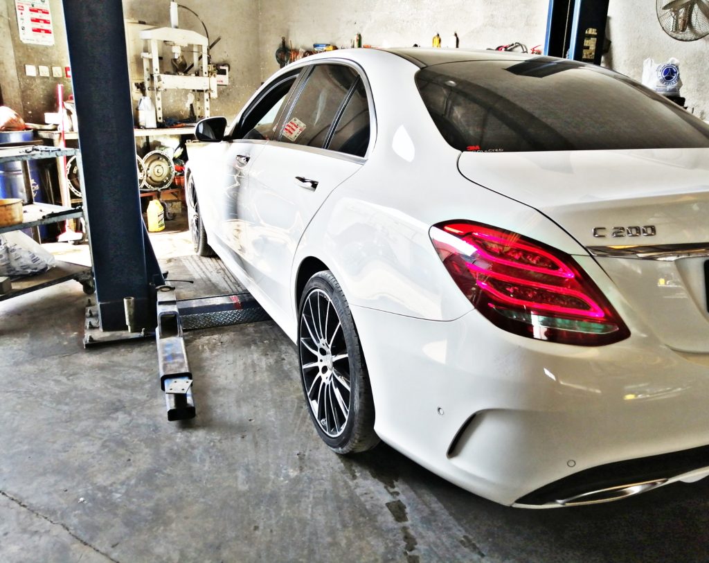 Garage photo 9