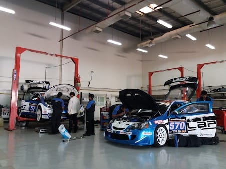 Garage photo 15