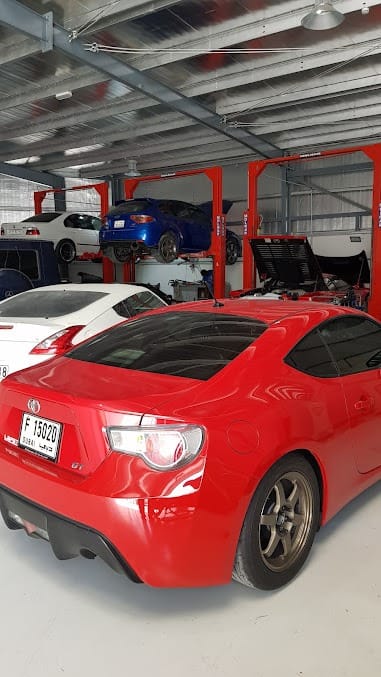 Garage photo 4