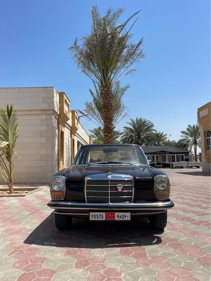 1971 Mercedes W115 220 — photo 2 of 8