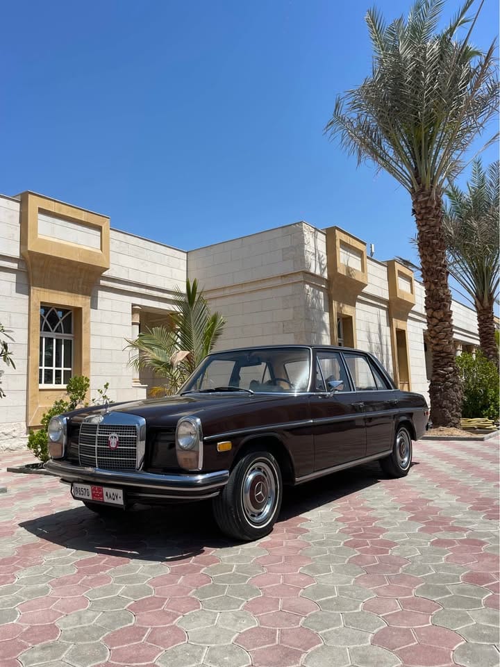 1971 Mercedes W115 220 — photo 3 of 8