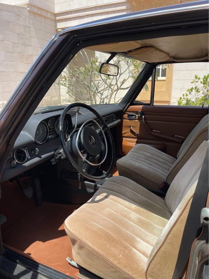 1971 Mercedes W115 220 — photo 5 of 8