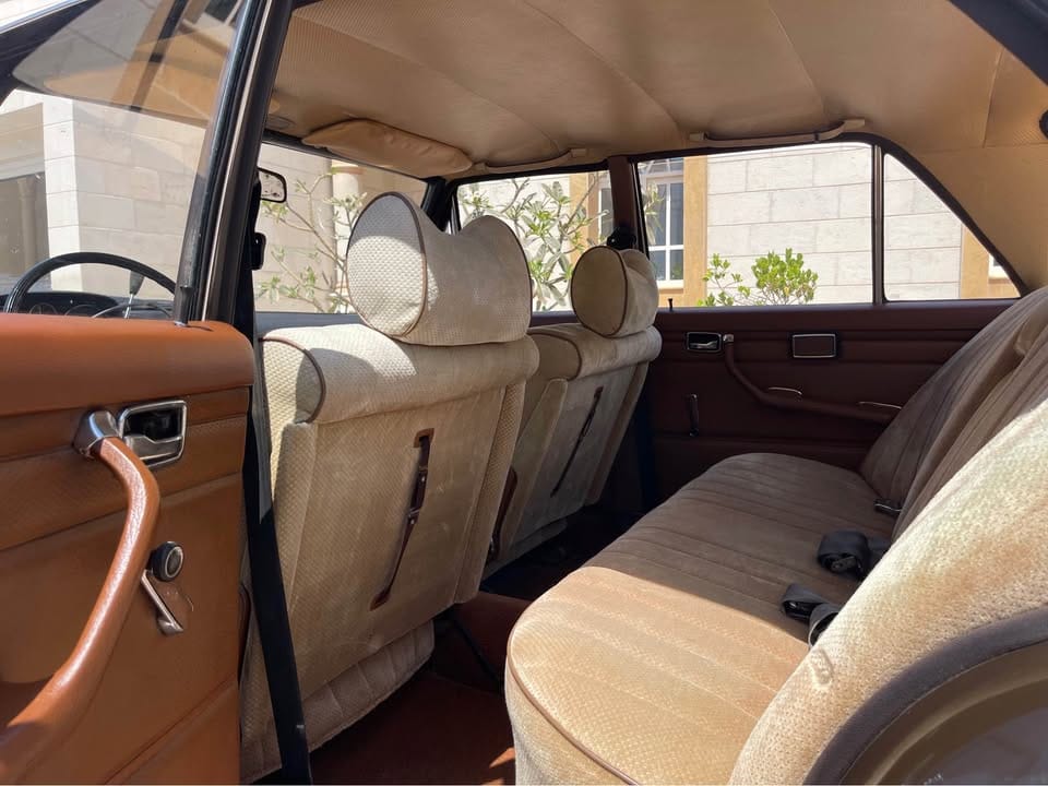 1971 Mercedes W115 220 — photo 6 of 8