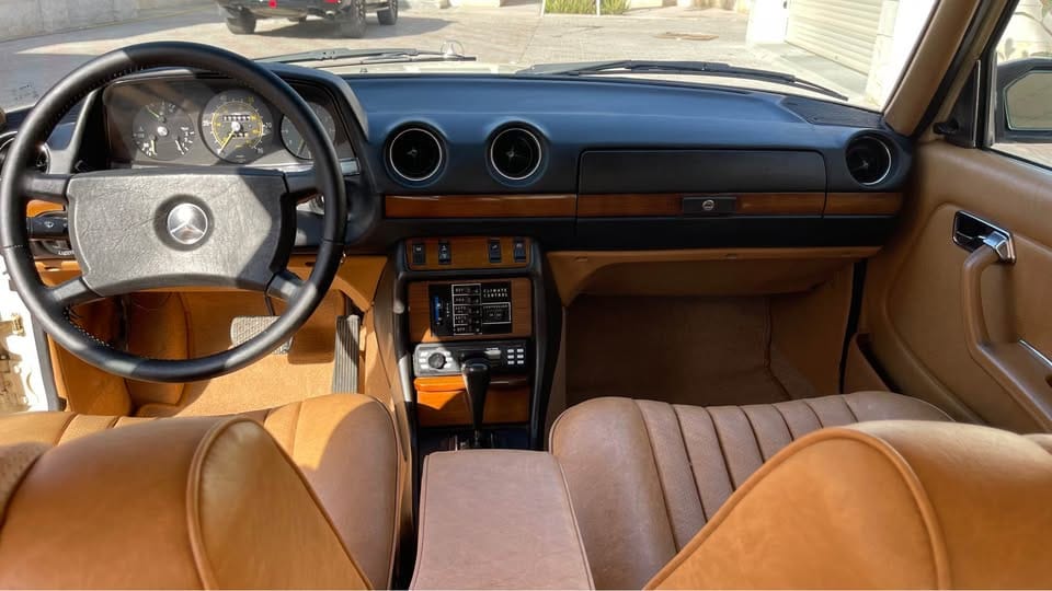 1980 Mercedes W123 300D — photo 7 of 8