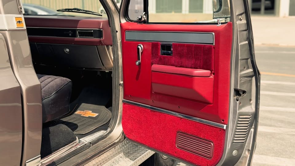 1981 Chevrolet k30 pickup (454 big block v8) — photo 18 of 20