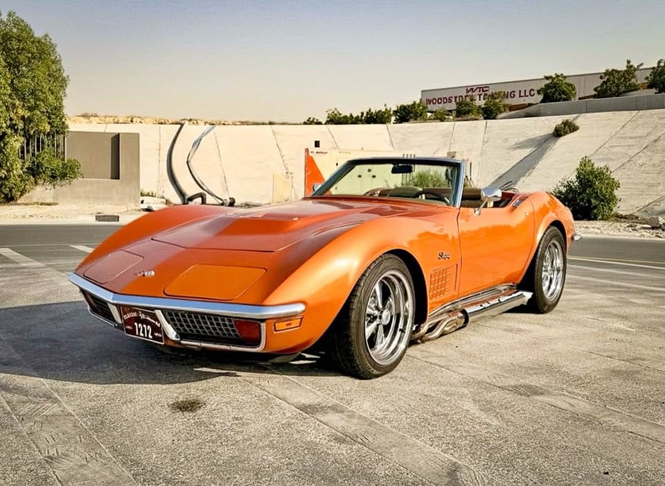 Classic Chevrolet C3 Corvette — photo 1 of 10