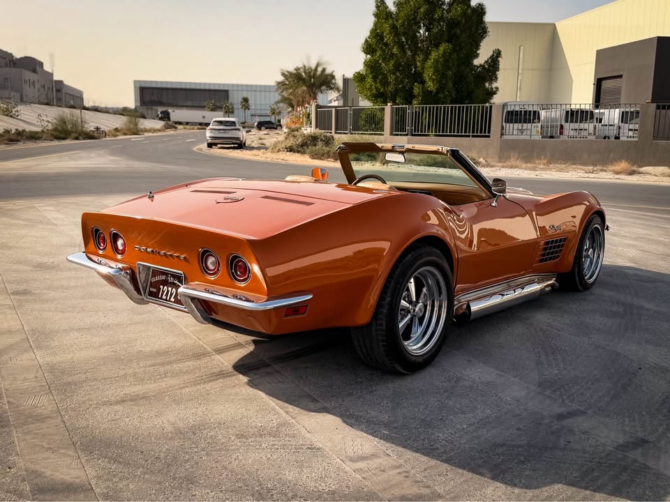 Classic Chevrolet C3 Corvette — photo 4 of 10