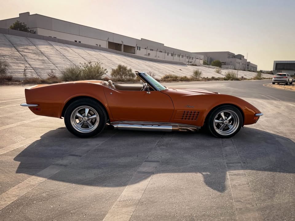 Classic Chevrolet C3 Corvette — photo 3 of 10