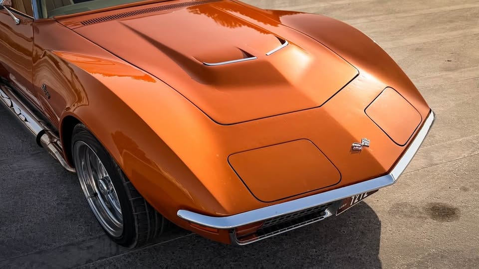 Classic Chevrolet C3 Corvette — photo 2 of 10