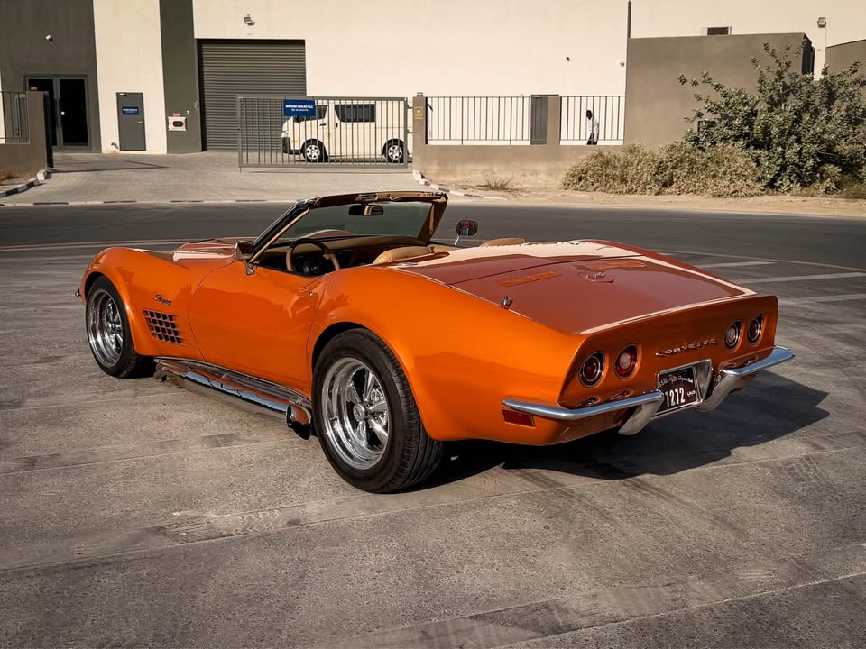 Classic Chevrolet C3 Corvette — photo 7 of 10