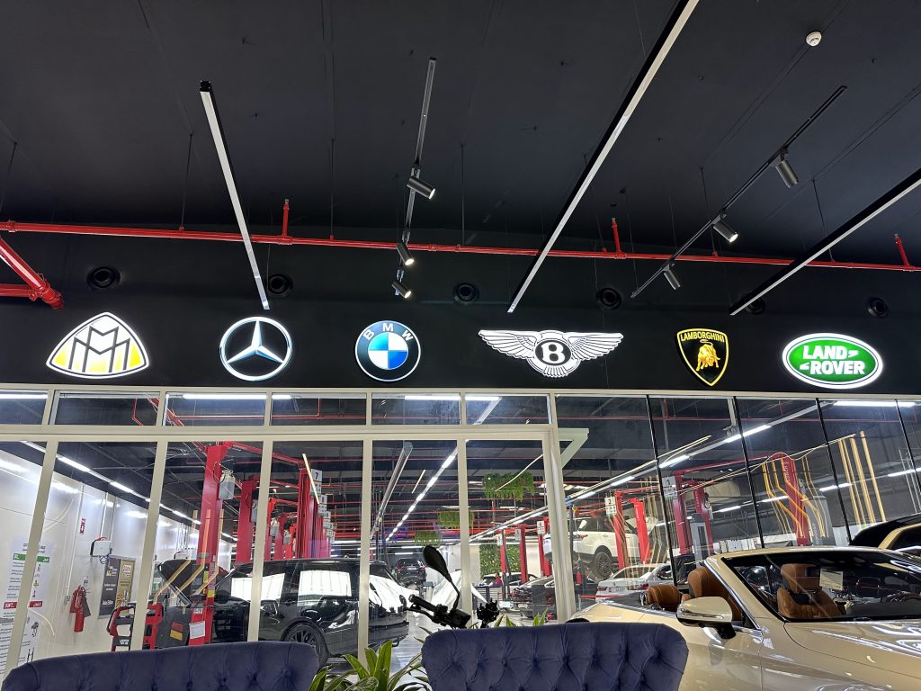 Garage photo 17
