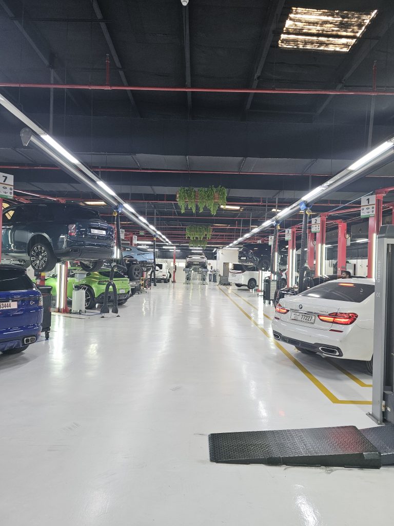 Garage photo 8