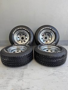 WHEELS FOR CLASSIC CARS ORIGINAL WITH NEW TIRES — car part for sale in UAE