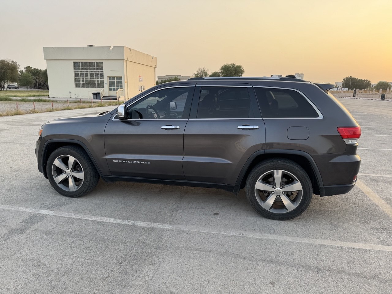 2015 Jeep Grand Cherokee Limited | 3.6L V6 | American Spec — photo 4 of 6