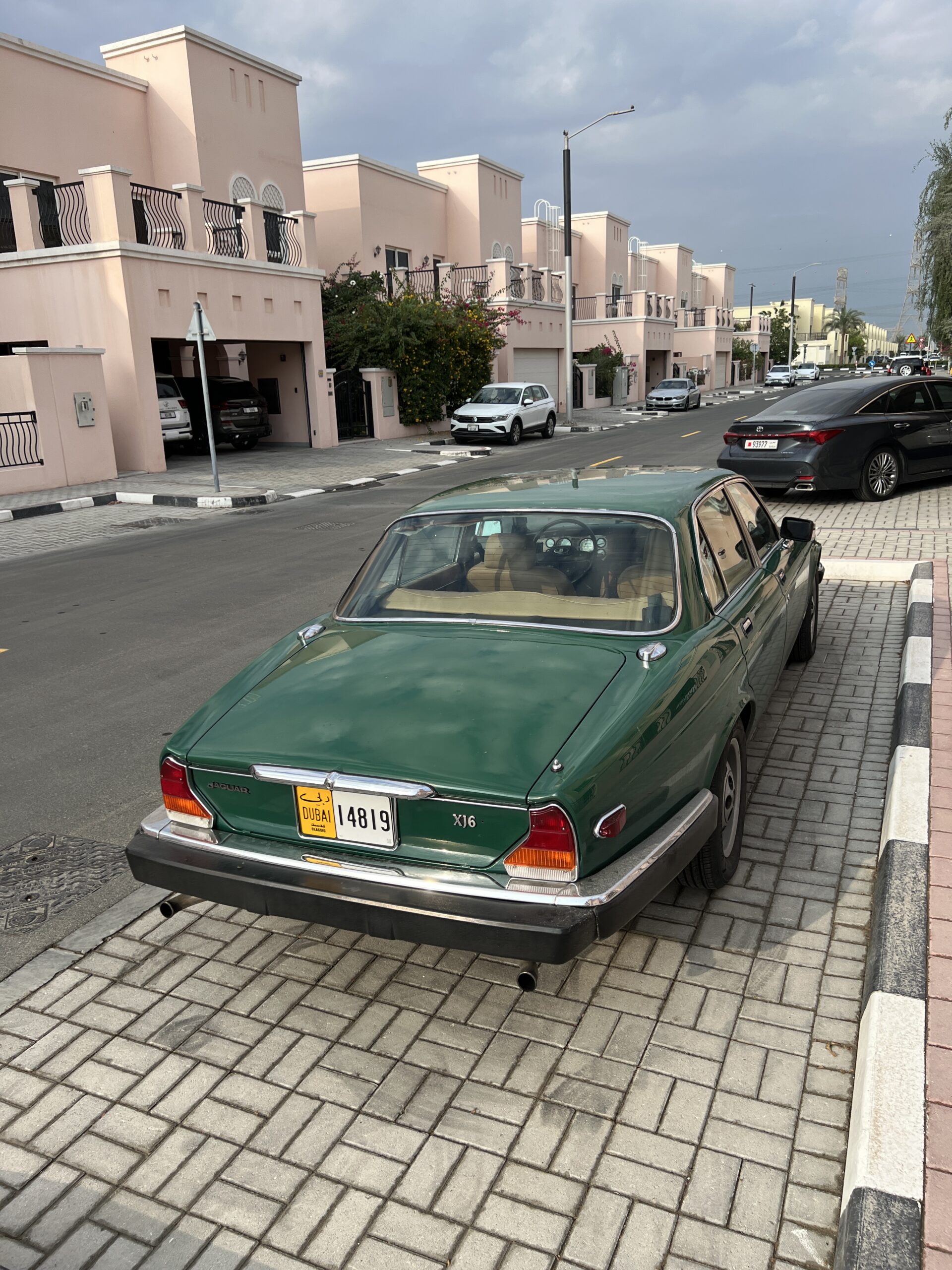 Jaguar XJ6 - Series 3 1984 for sale in Dubai, UAE – photo 3 of 5