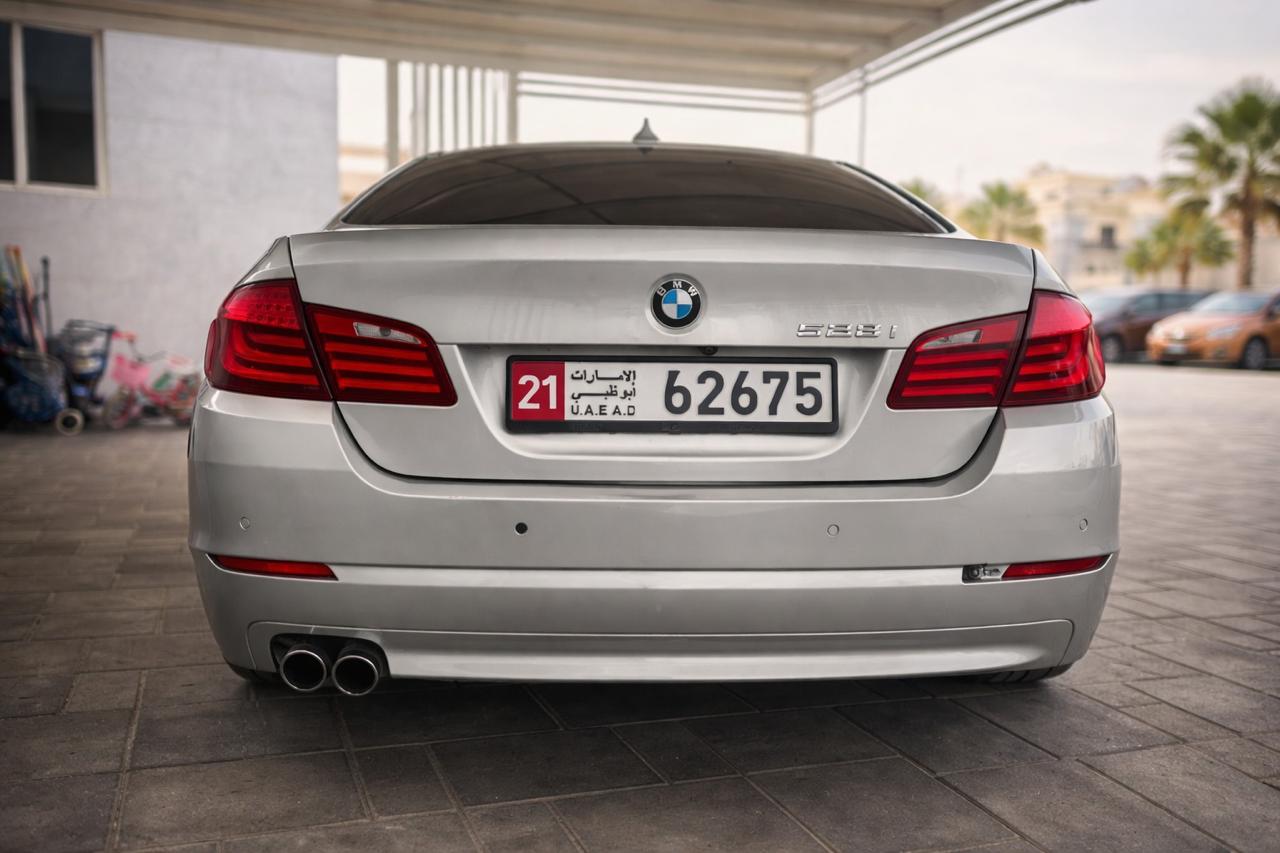 BMW 528i 2011 for sale in Abu Dhabi, UAE – photo 2 of 6