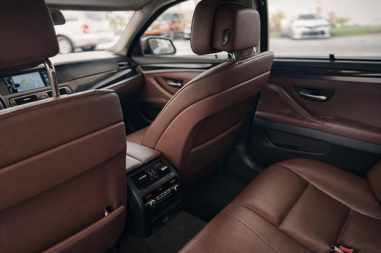 BMW 528i 2011 for sale in Abu Dhabi, UAE – photo 4 of 6