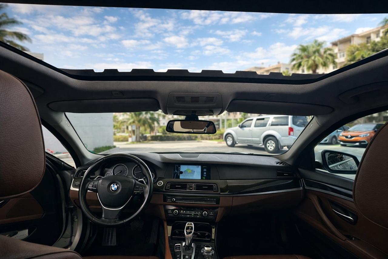 BMW 528i 2011 for sale in Abu Dhabi, UAE – photo 5 of 6