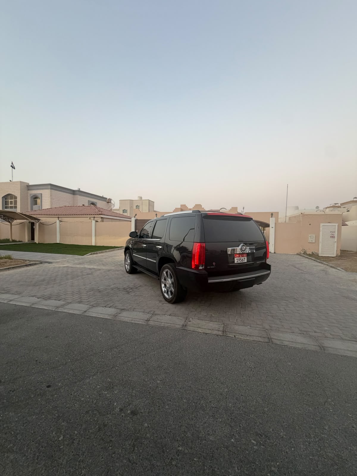 2012 Cadillac Escalade – Full Options — photo 10 of 11