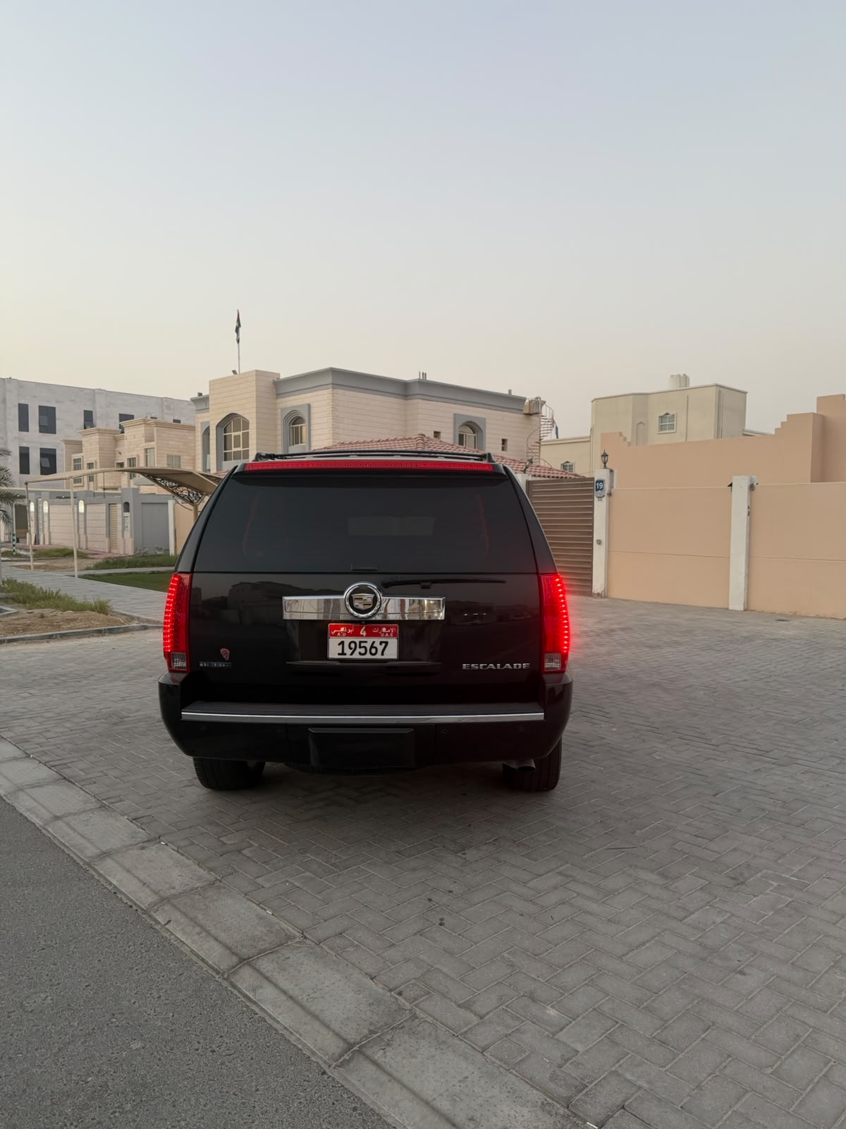 2012 Cadillac Escalade – Full Options — photo 8 of 11