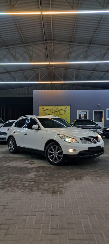 infinti EX37 — photo 1 of 6
