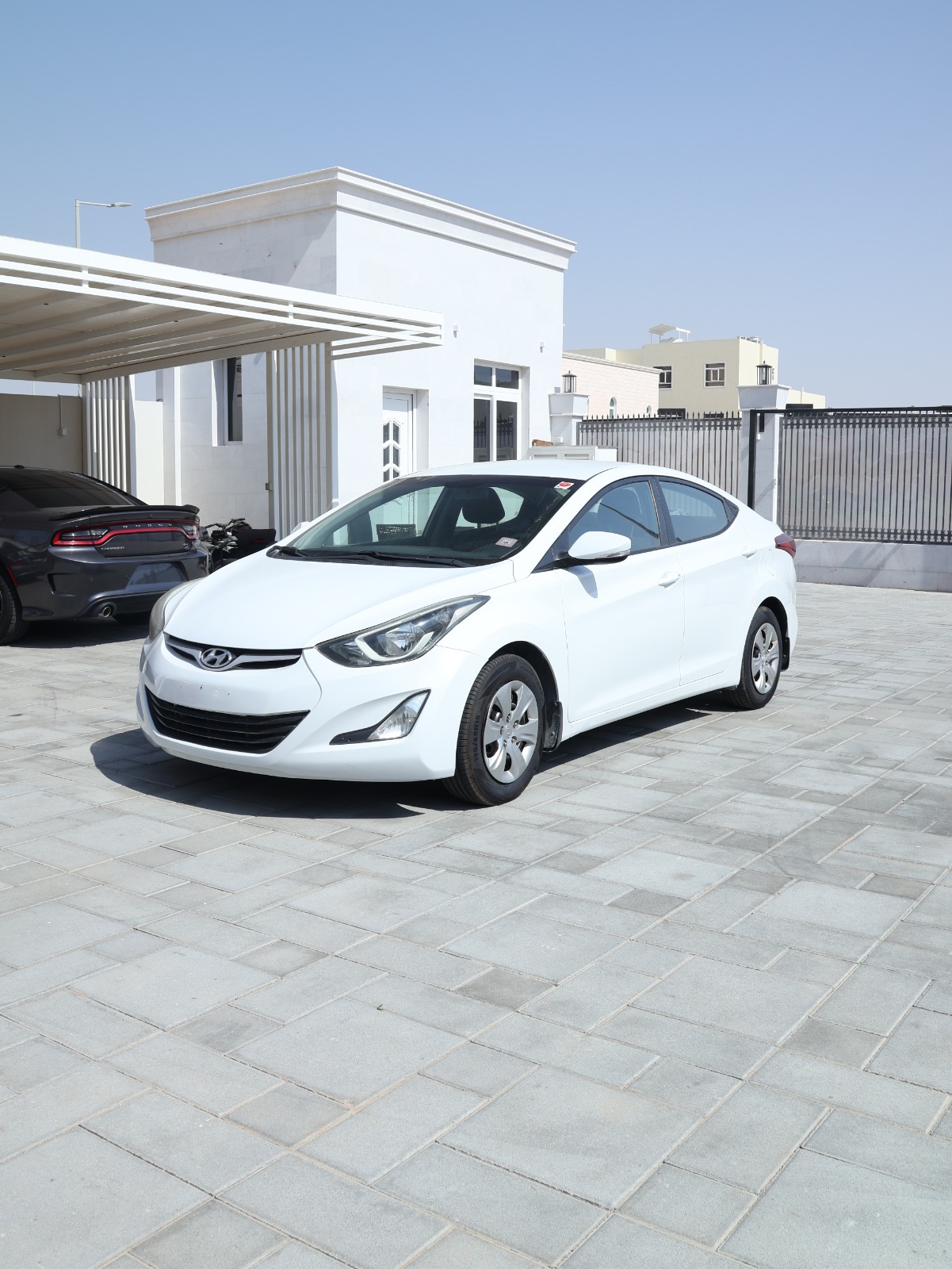 Hyundai Elantra 2015 for sale in Abu Dhabi, UAE – photo 2 of 9