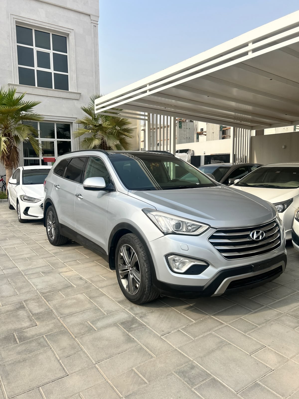 Hyundai Grand SantaFe 2015 for sale in Abu Dhabi, UAE – photo 2 of 9