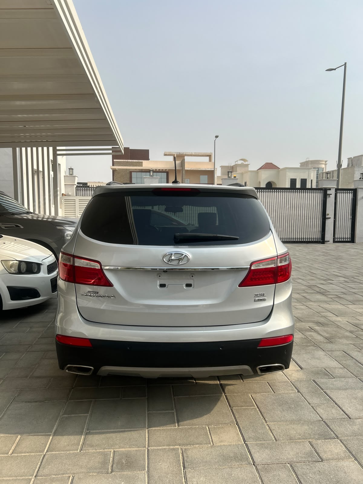 Hyundai Grand SantaFe 2015 for sale in Abu Dhabi, UAE – photo 5 of 9