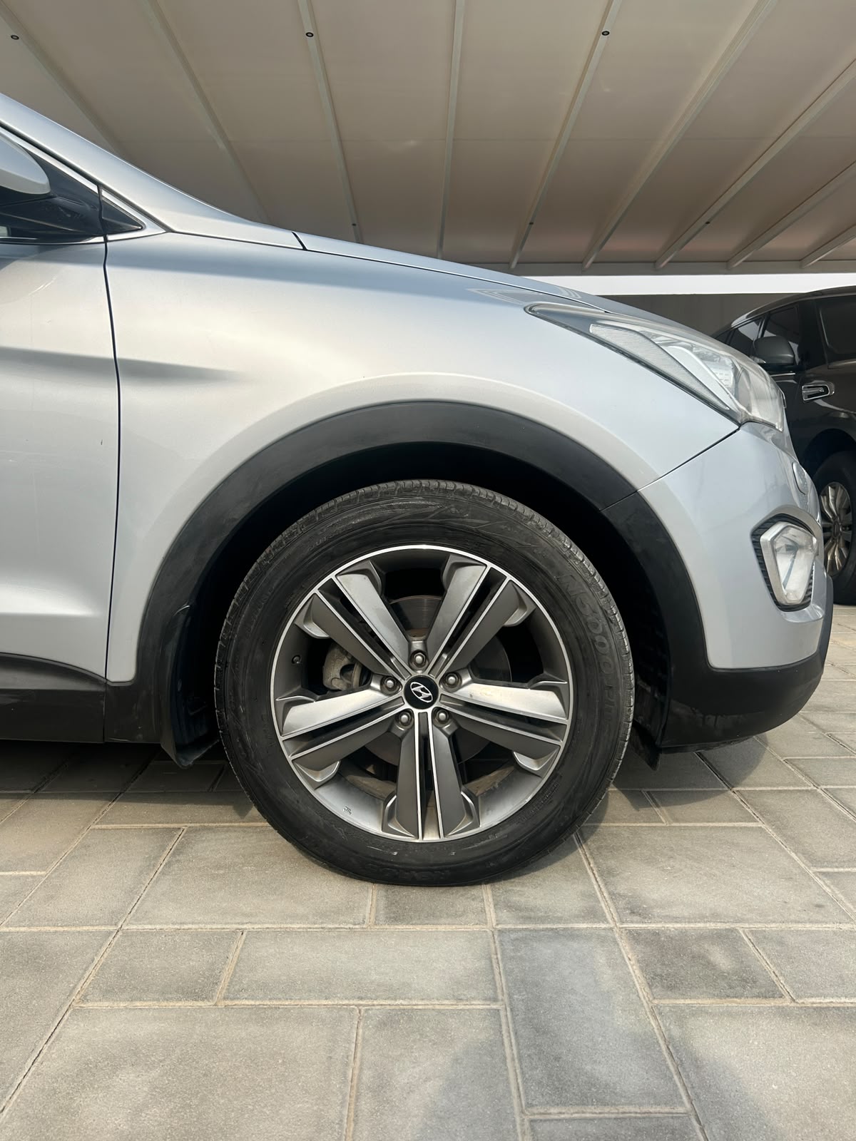 Hyundai Grand SantaFe 2015 for sale in Abu Dhabi, UAE – photo 6 of 9