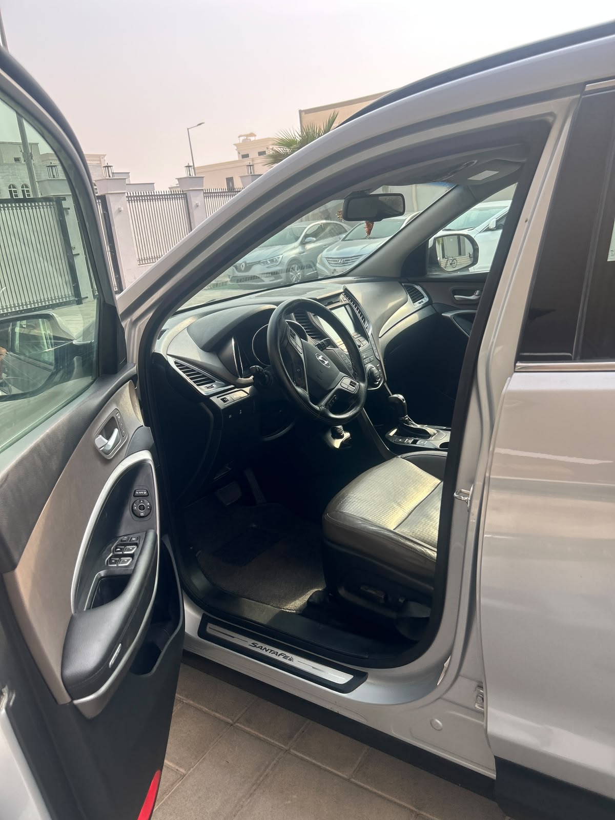 Hyundai Grand SantaFe 2015 for sale in Abu Dhabi, UAE – photo 7 of 9