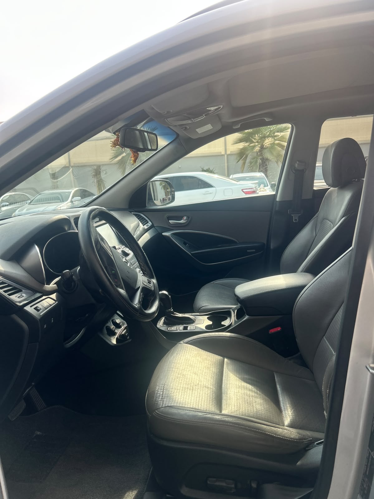 Hyundai Grand SantaFe 2015 for sale in Abu Dhabi, UAE – photo 8 of 9