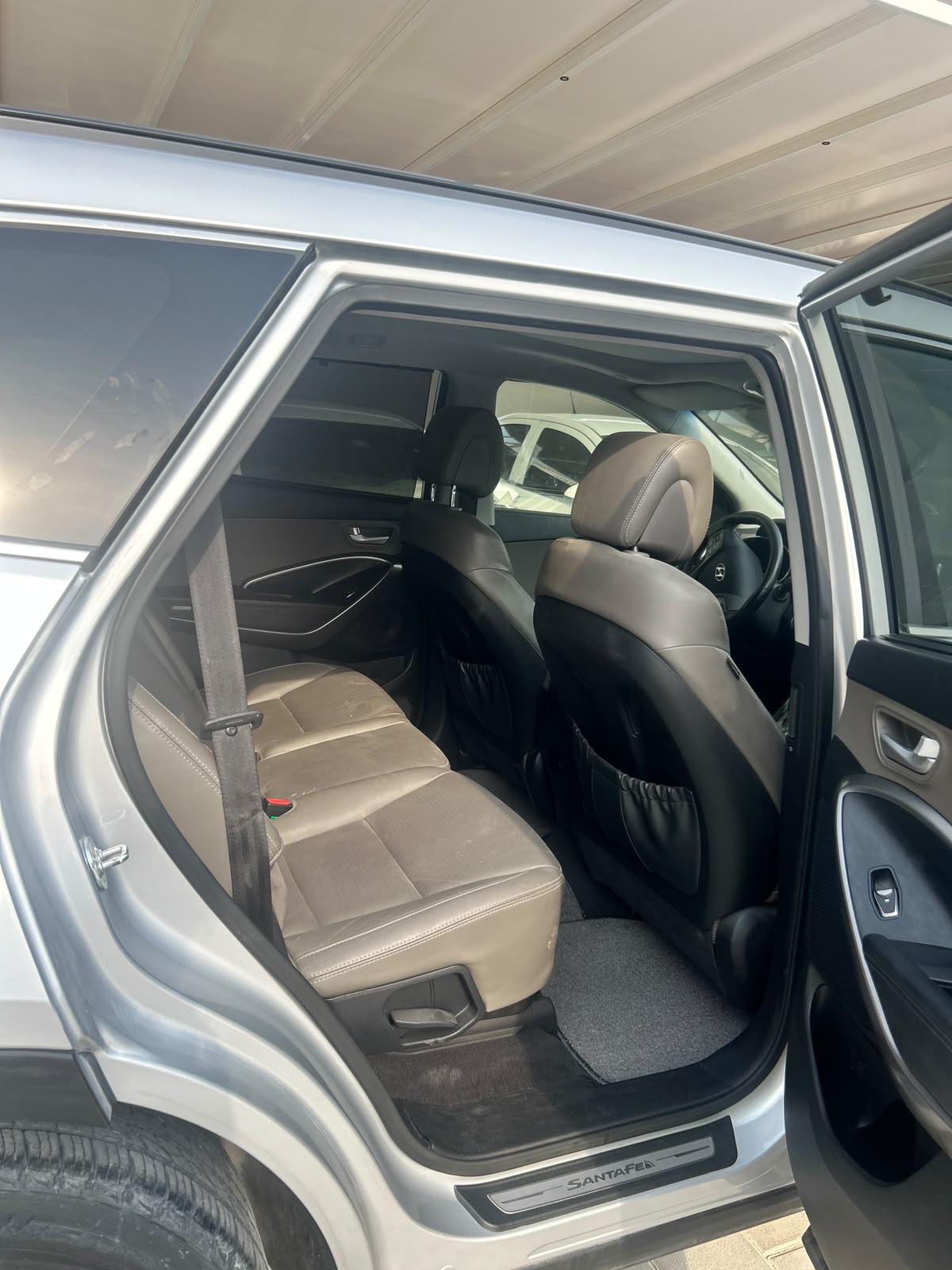 Hyundai Grand SantaFe 2015 for sale in Abu Dhabi, UAE – photo 9 of 9