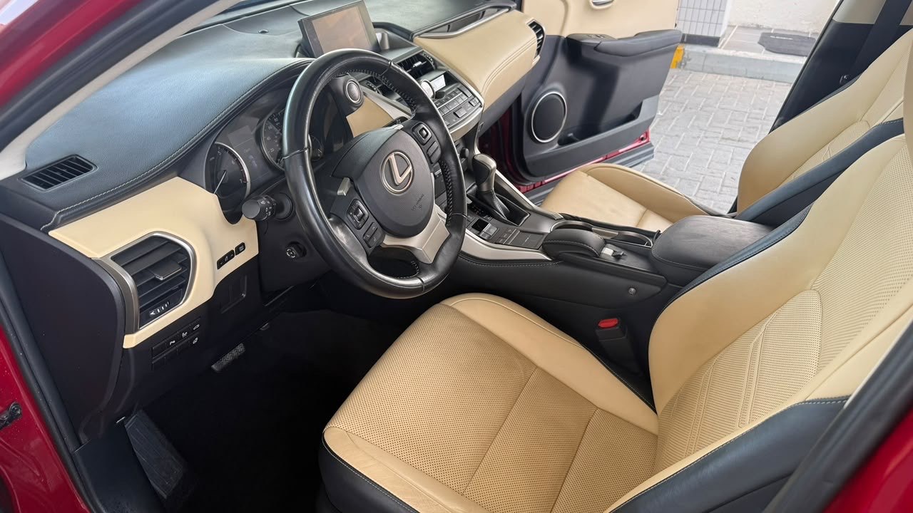 Lexus NX 200t 2.0 Turbo | 91,843 km | Beige Interior — photo 4 of 8