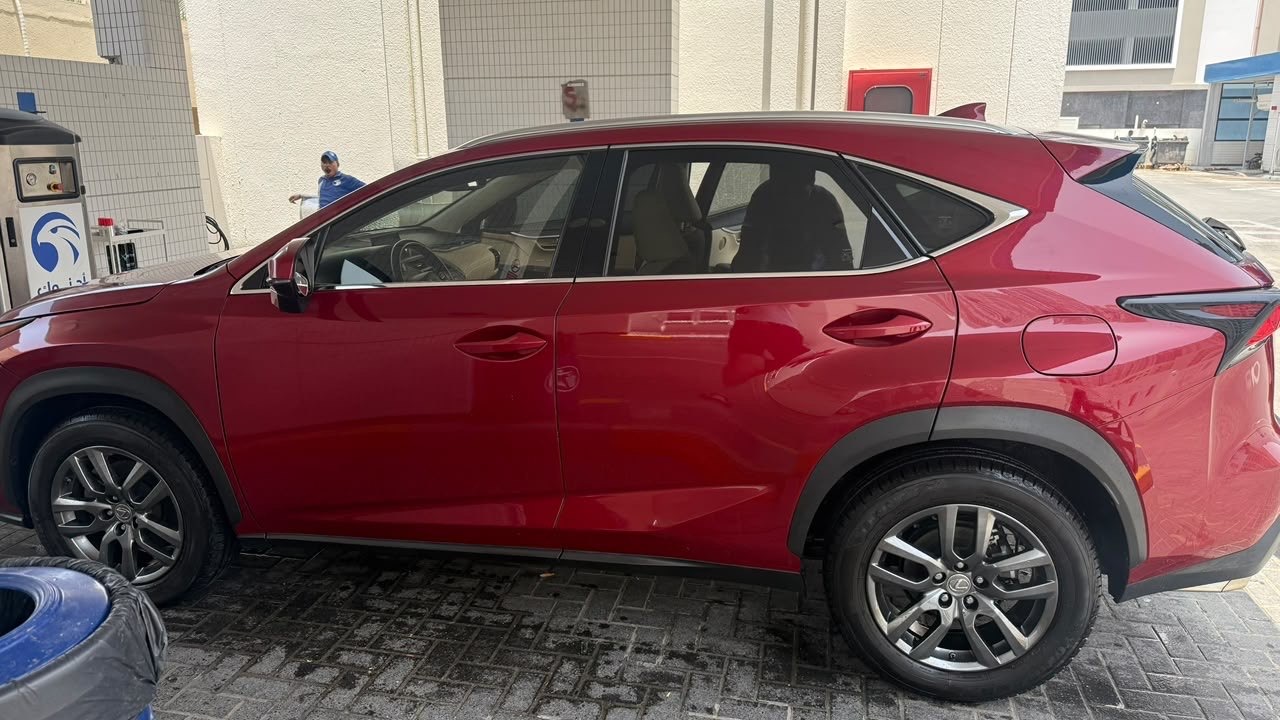 Lexus NX 200t 2.0 Turbo | 91,843 km | Beige Interior — photo 8 of 8