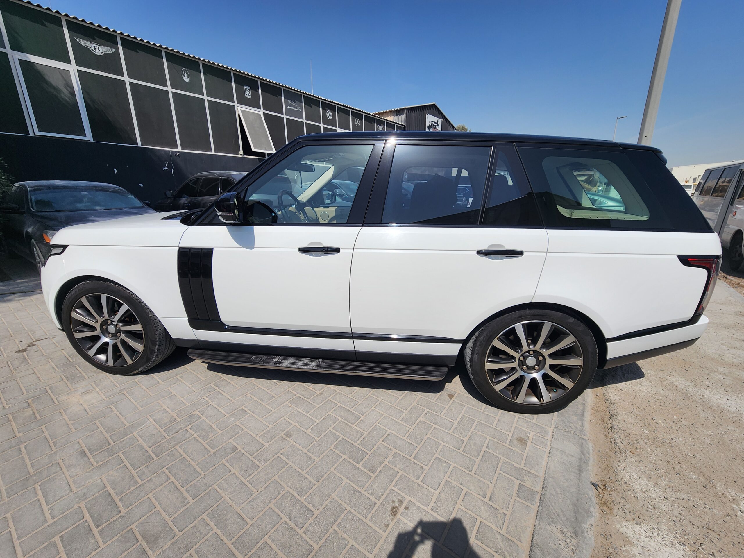 2016 Range Rover HSE 5.0L V8 – Available for Sale for sale in Dubai, UAE – photo 5 of 12