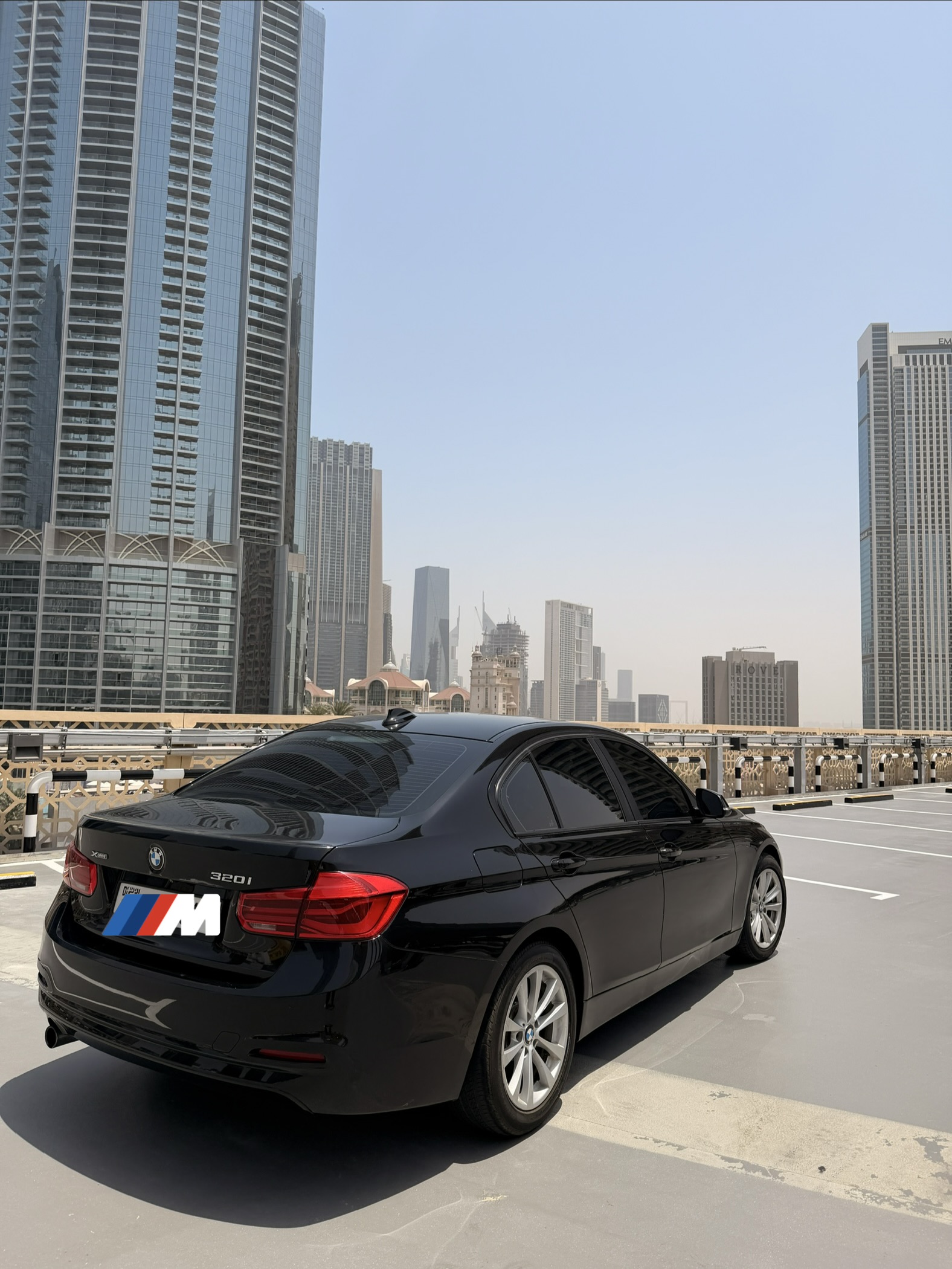 Bmw 320i 2018 - XDrive for sale in Dubai, UAE – photo 4 of 8