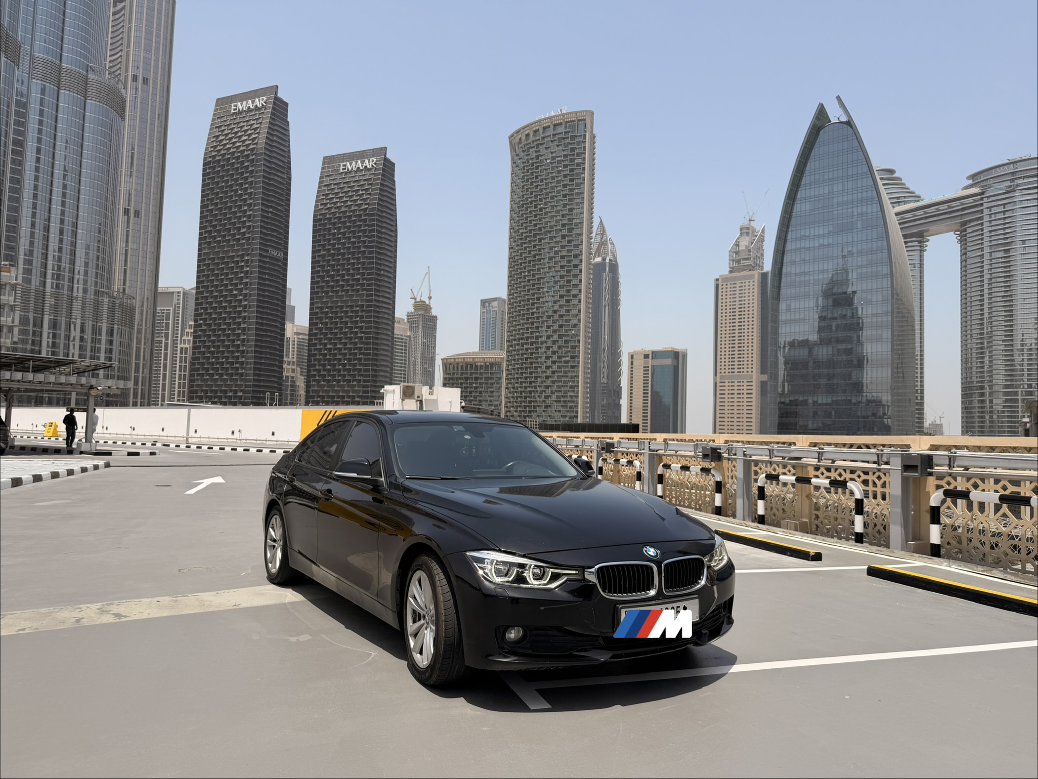 Bmw 320i 2018 - XDrive for sale in Dubai, UAE – photo 6 of 8