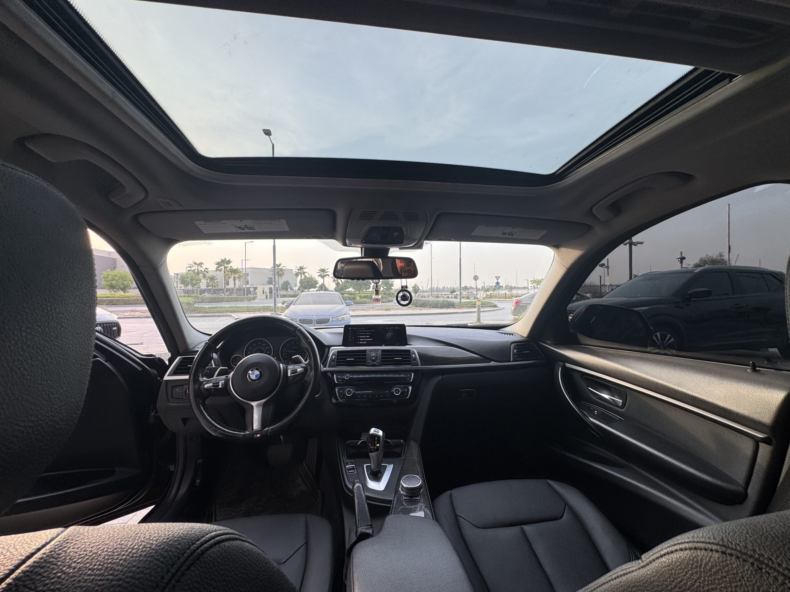 Bmw 320i 2018 - XDrive for sale in Dubai, UAE – photo 8 of 8