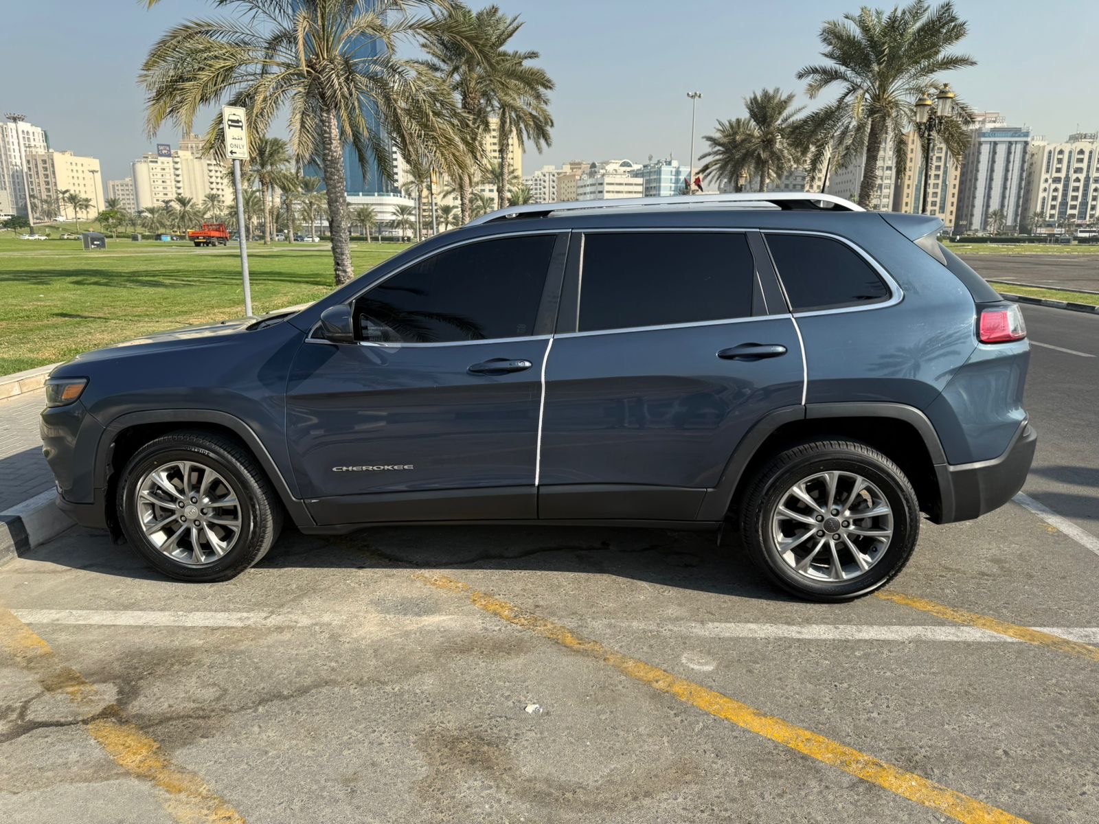 Jeep Cherokee 2019 for sale in Sharjah, UAE – photo 5 of 20