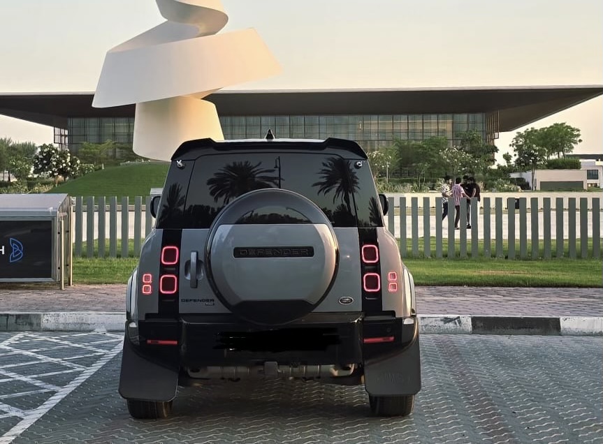 Land Rover Defender 110 P400 HSE| 2021 — photo 2 of 14