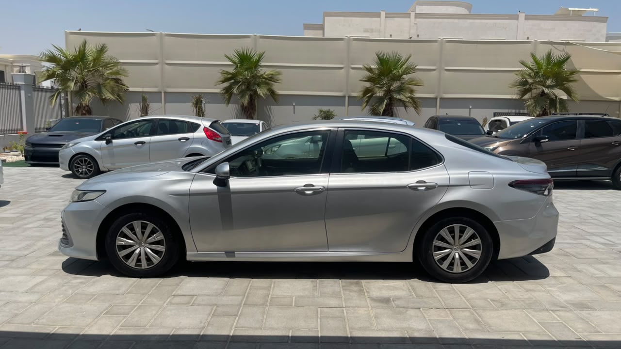 Toyota Camry H 2022 for sale in Abu Dhabi, UAE – photo 3 of 12