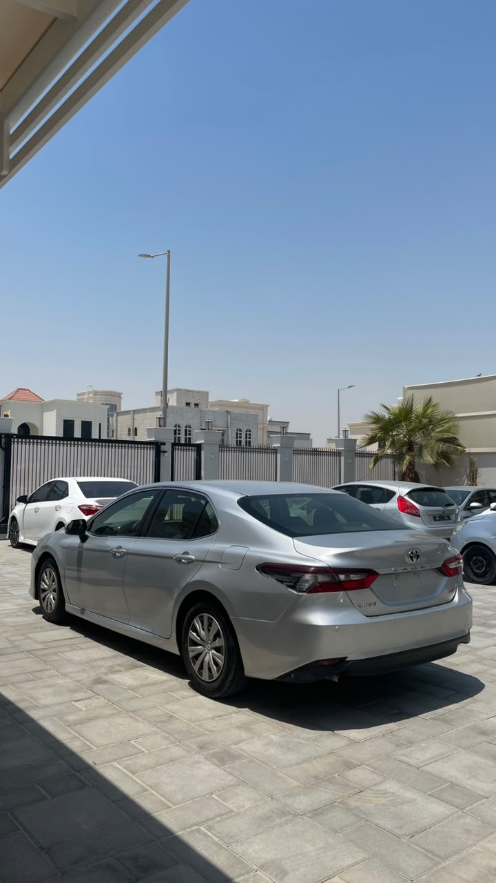 Toyota Camry H 2022 for sale in Abu Dhabi, UAE – photo 4 of 12