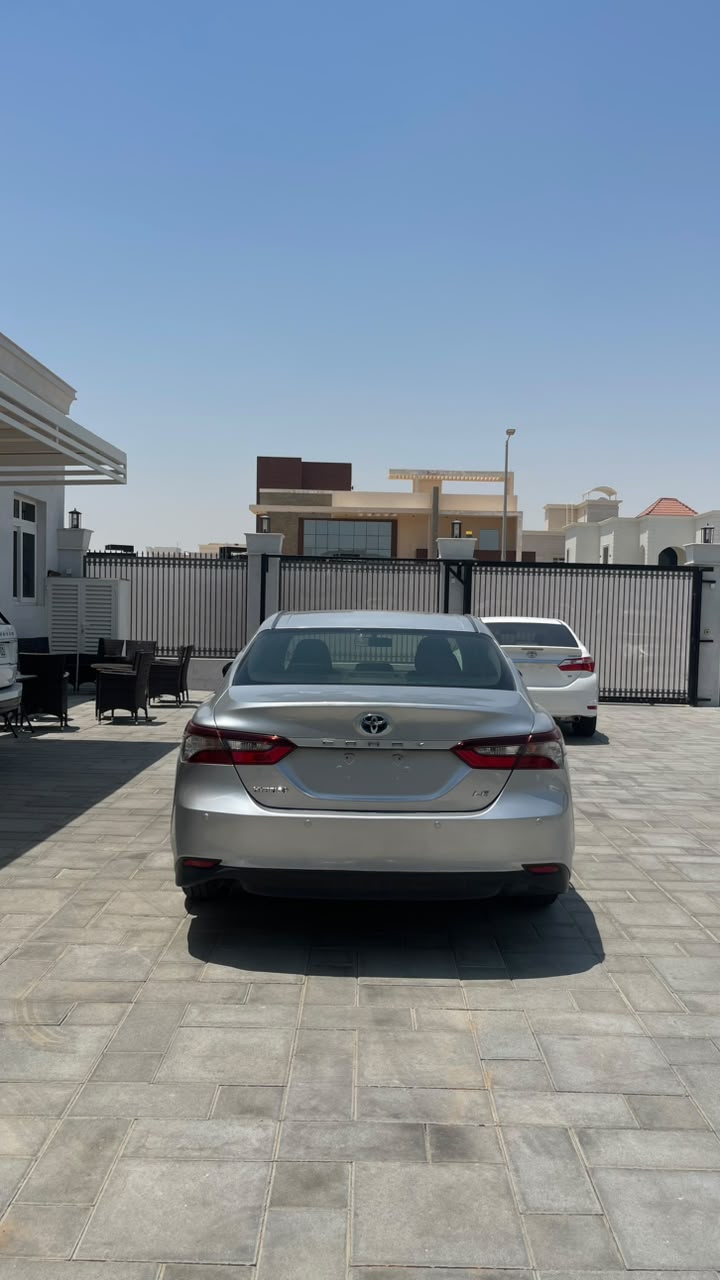 Toyota Camry H 2022 for sale in Abu Dhabi, UAE – photo 5 of 12
