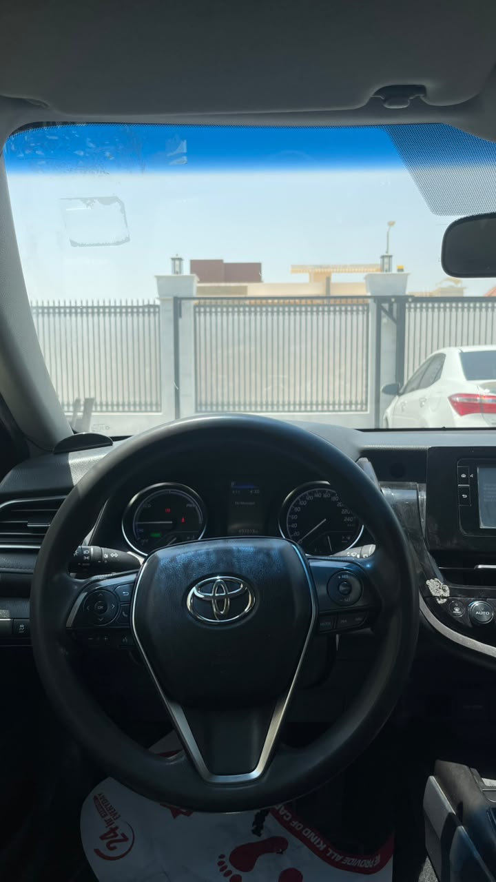 Toyota Camry H 2022 for sale in Abu Dhabi, UAE – photo 6 of 12