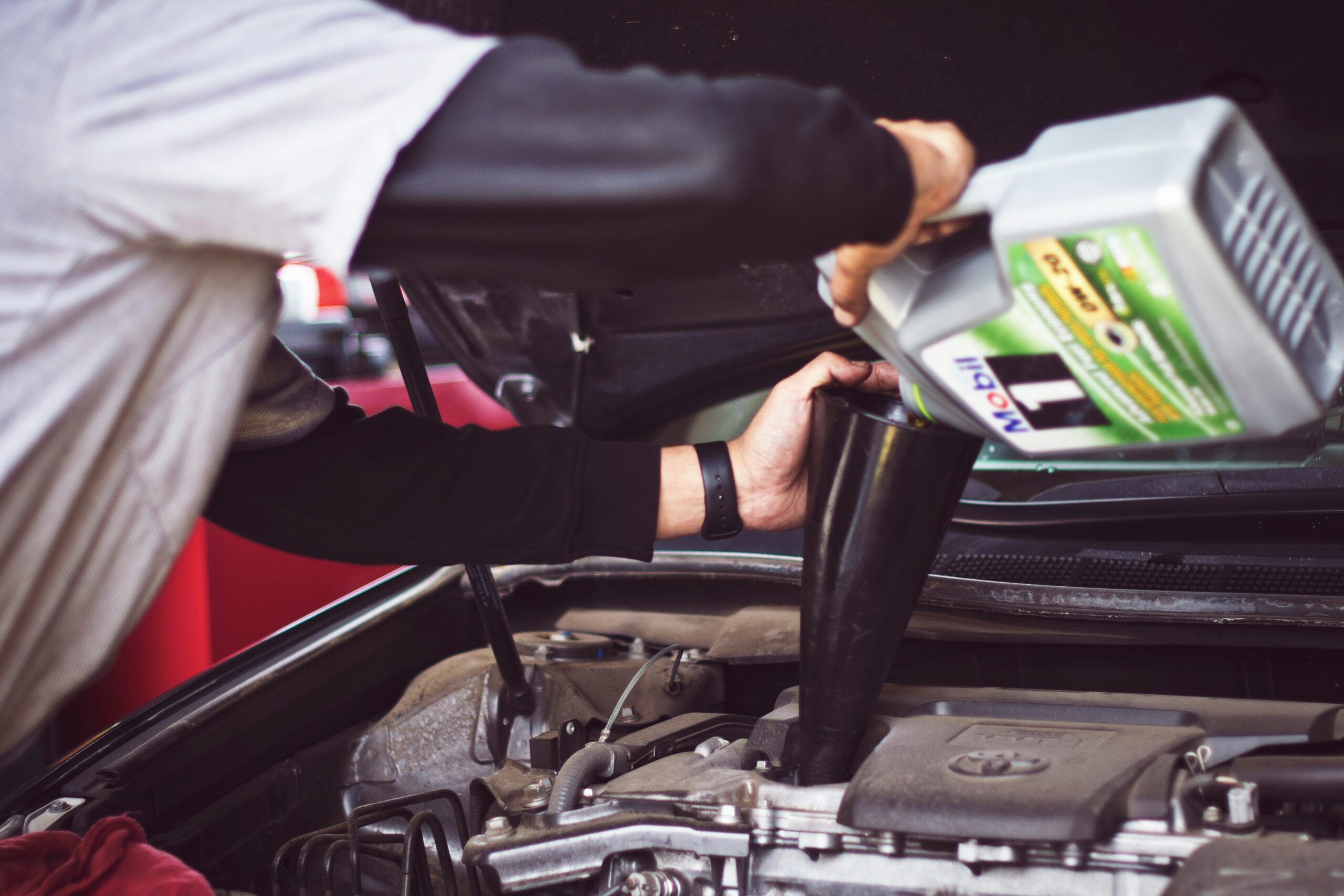 How to Find a Good Car Garage in Dubai (2026) | Pistons.AE