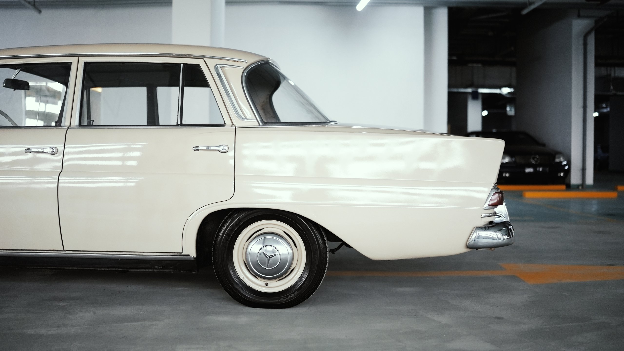 Mercedes-Benz 230 Fintail (W110), 1967. Rare twin carb car with the four speed floor shift manual. for sale in Dubai, UAE – photo 14 of 20