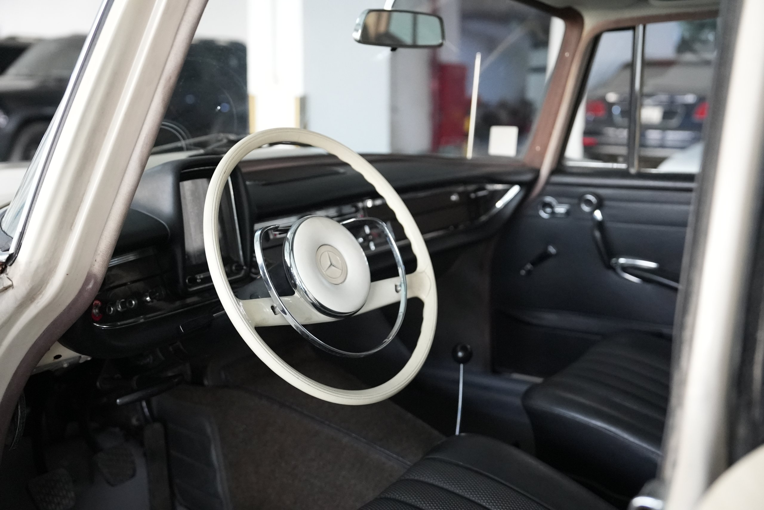 Mercedes-Benz 230 Fintail (W110), 1967. Rare twin carb car with the four speed floor shift manual. for sale in Dubai, UAE – photo 20 of 20