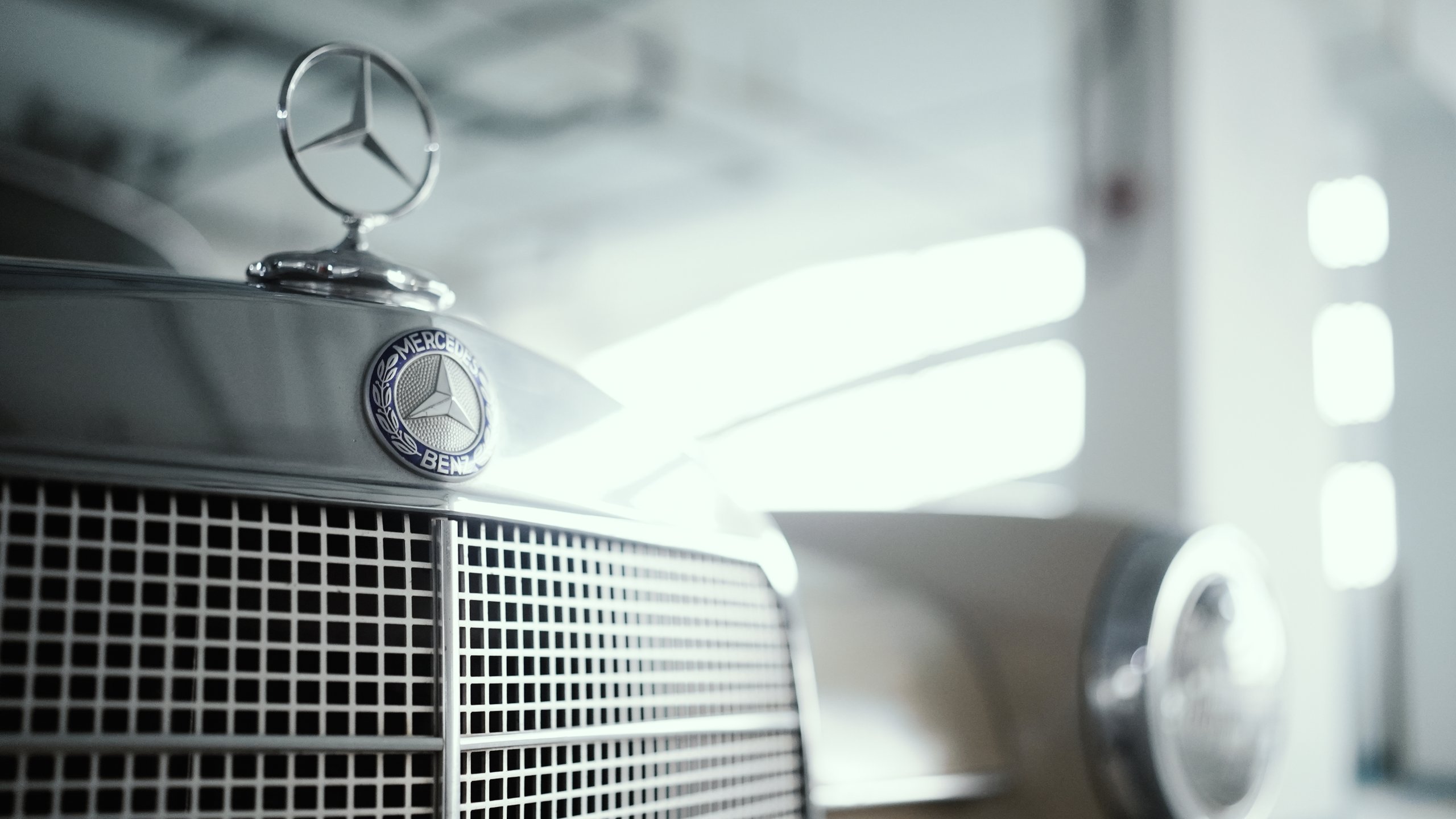 Mercedes-Benz 230 Fintail (W110), 1967. Rare twin carb car with the four speed floor shift manual. for sale in Dubai, UAE – photo 7 of 20