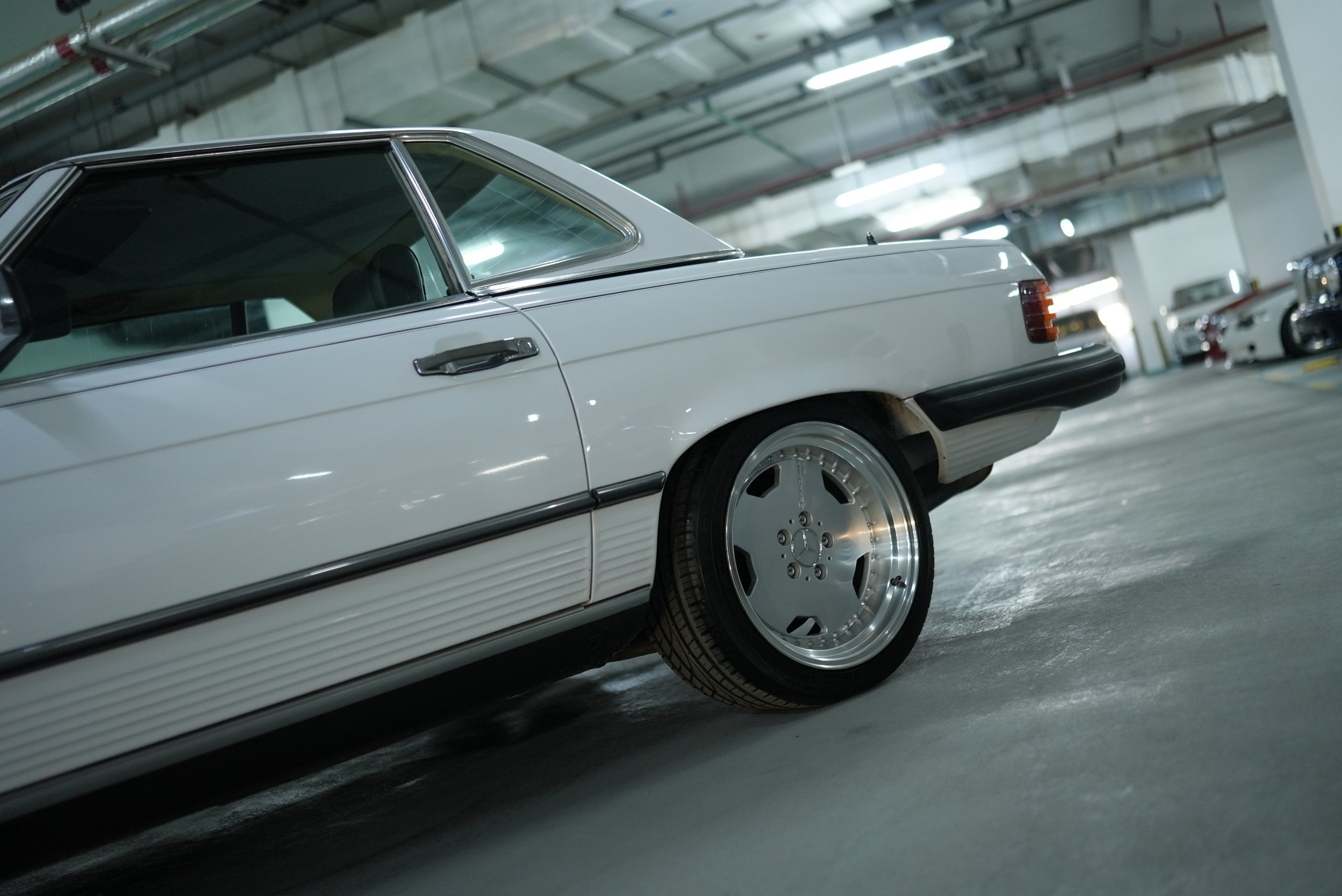 1986 Mercedes-Benz SL 560 R107 Excellent Condition | Recent repairs around 15K AED for sale in Dubai, UAE – photo 3 of 20