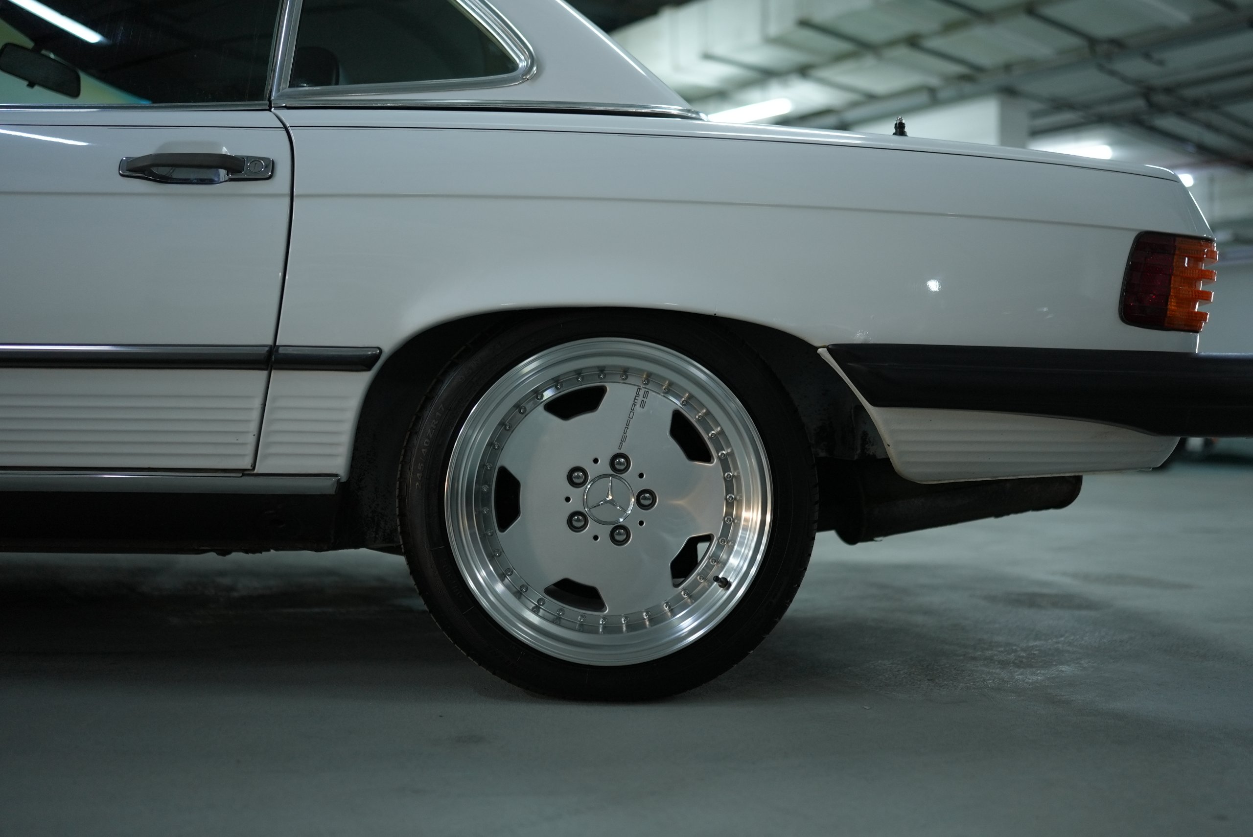 1986 Mercedes-Benz SL 560 R107 Excellent Condition | Recent repairs around 15K AED for sale in Dubai, UAE – photo 4 of 20